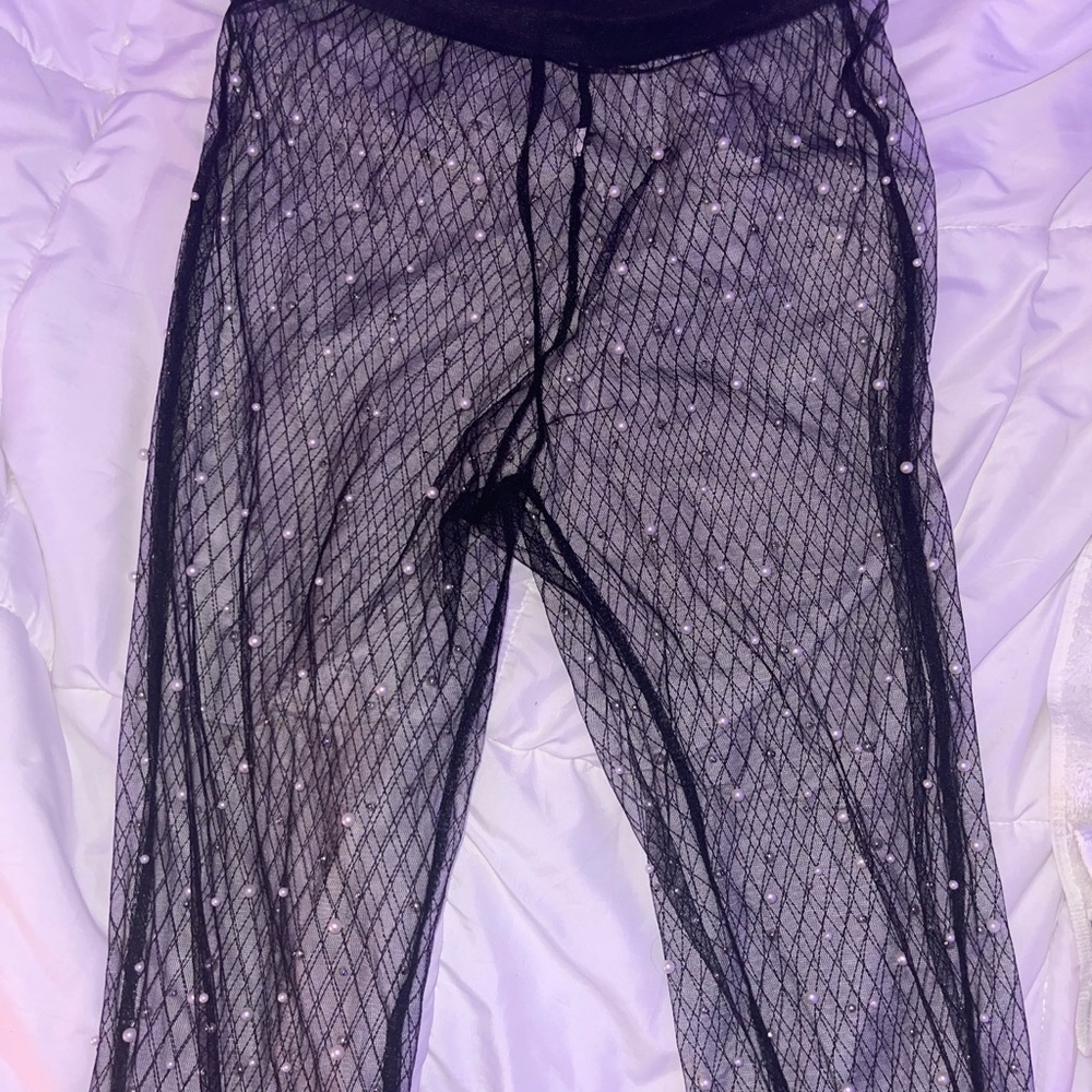 WELL USED SEXY FISHNET PANTYHOSE. SIZE MEDIUM. COLOR BLACK WITH PEARLS